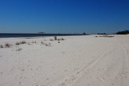 Een spierwit strand in Mississippi